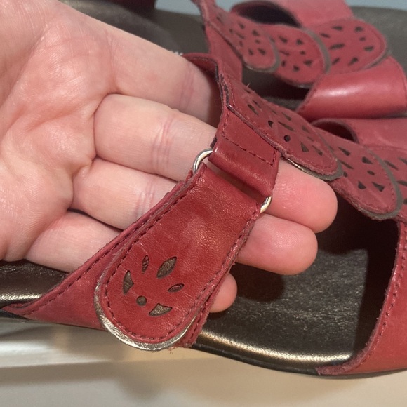CLARKS Bendables Leather Wedge Sandals Red color Women's Size 10M inspect photos - Picture 8 of 15